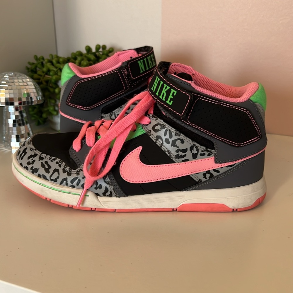 Nike Youth Morgan low tops - 6Y (W8) neon pink, green, cheetah